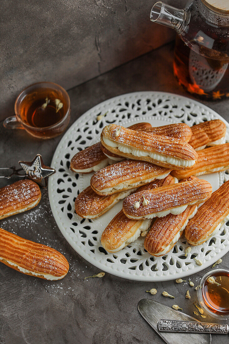 Eclairs mit Milchcreme