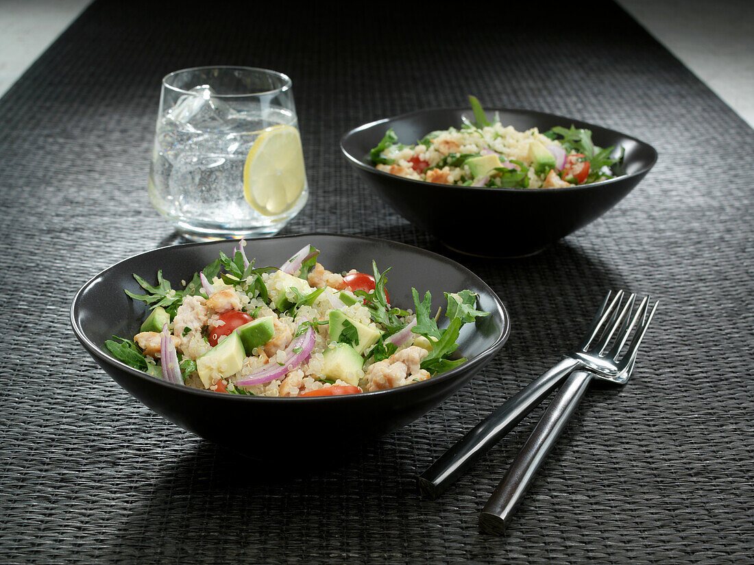 Quinoa-Salat mit Truthahn und Avocado