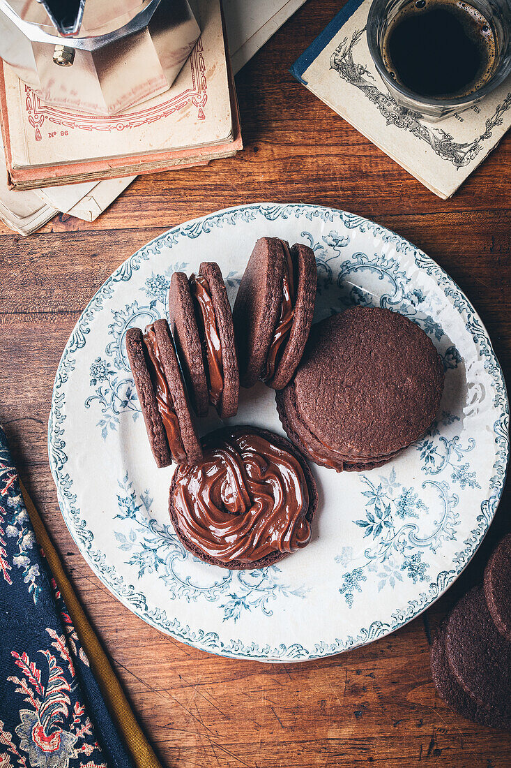 Schokoladen-Haselnuss-Sandwich-Cookies