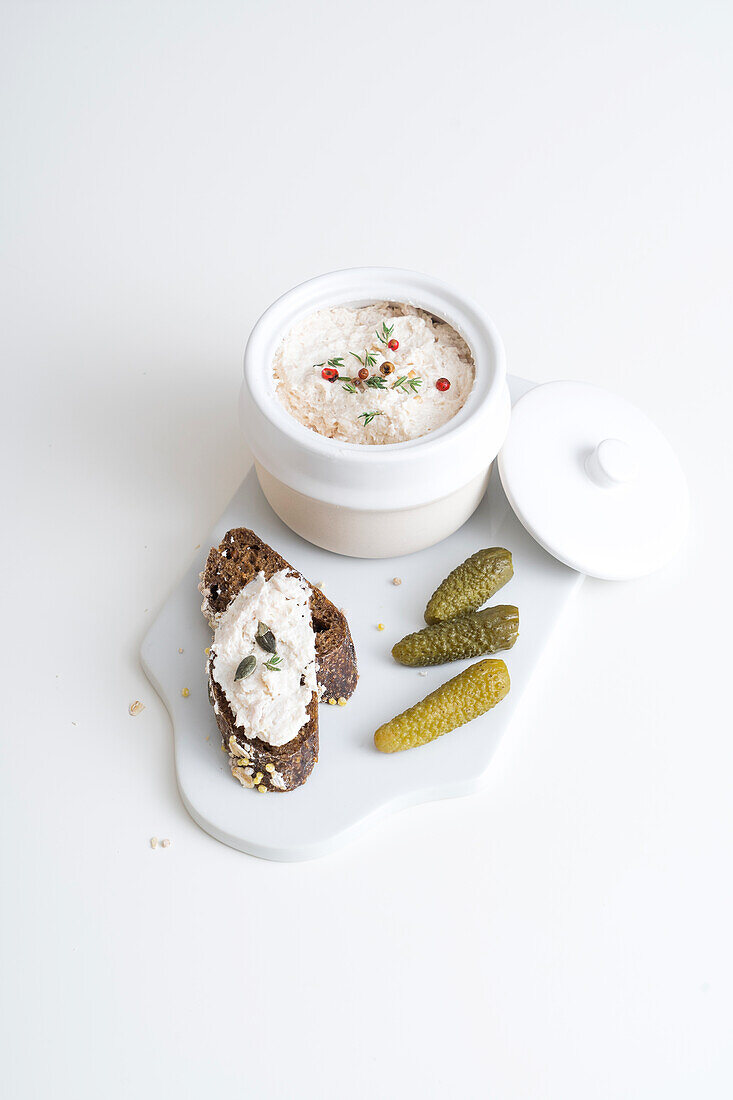 White meat pâté with cardamom