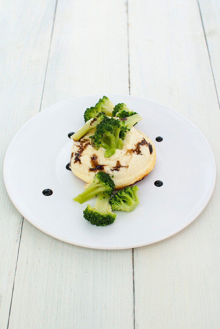 Hearty ricotta tartlets with broccoli
