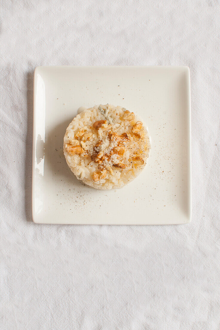 Risotto mit Walnüssen und Castelmagno-Käse