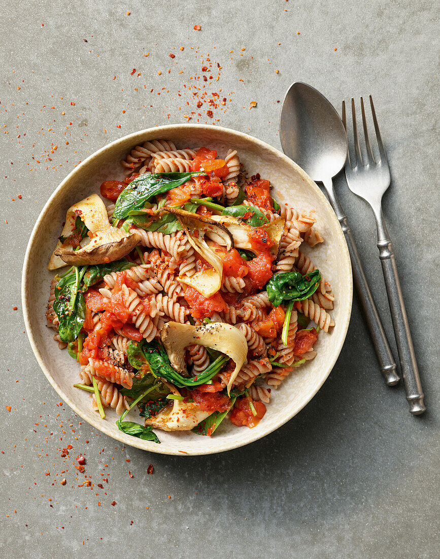 One Pot Pasta Arrabiata with Mushrooms and Spinach