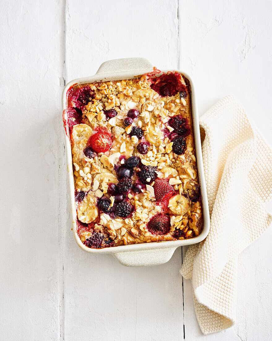 Baked Oats with berries and banana