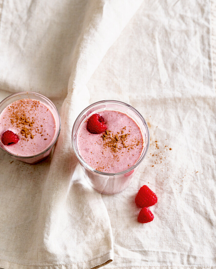 Kefir smoothie with raspberries