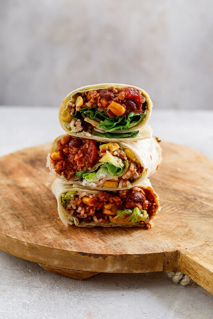 Burritos with walnuts as a meat substitute