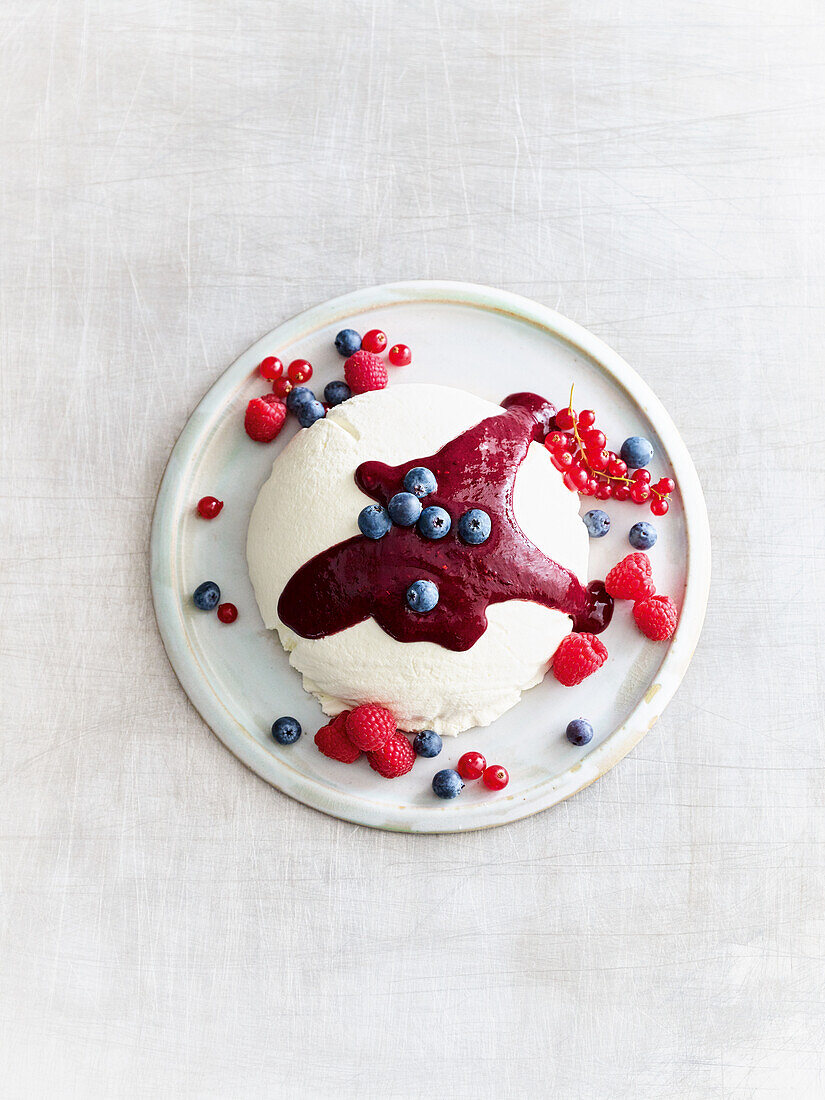 Yogurt bomb with berries