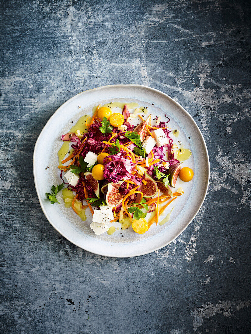 Red cabbage salad with figs and physalis