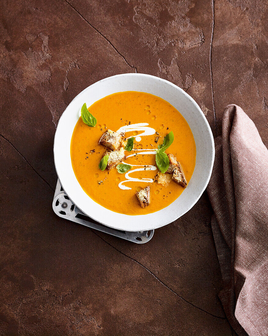 Tomatensuppe mit Parmesan-Crostini