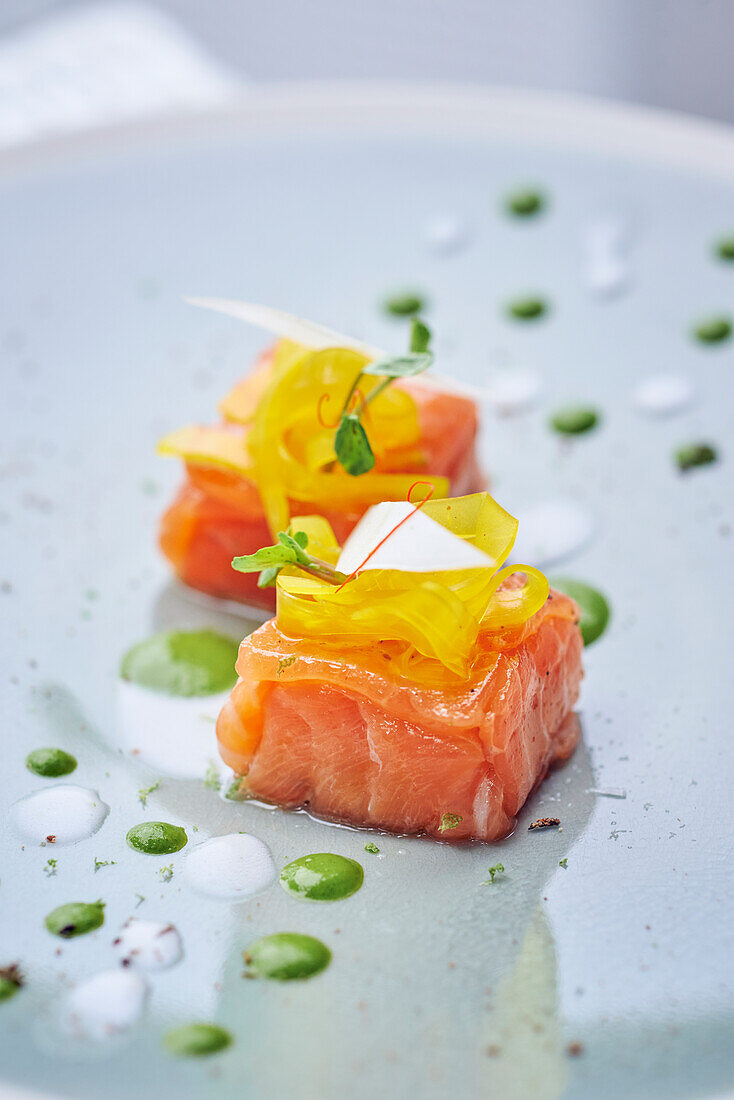 Salmon with papaya and watercress