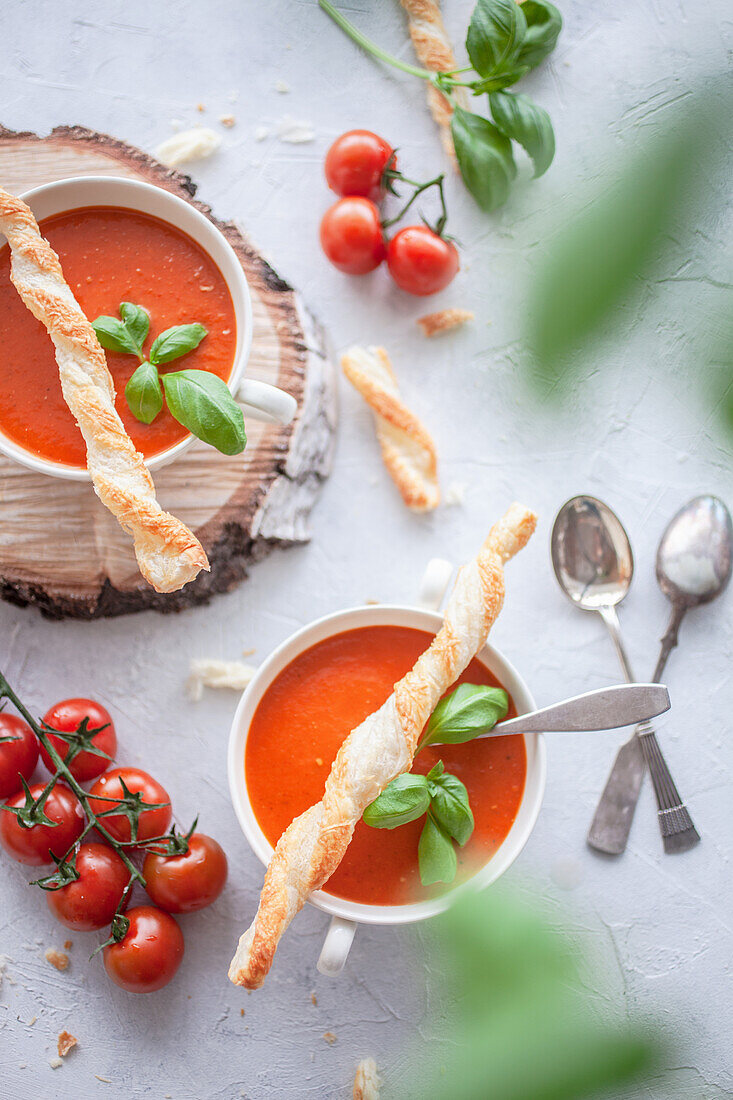 Tomatensuppe mit Parmesan-Stick