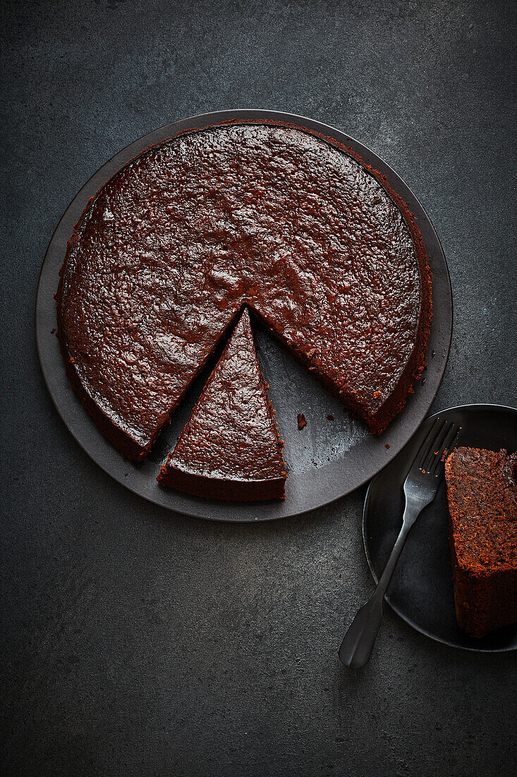 Getränkter, schwarzer Kuchen