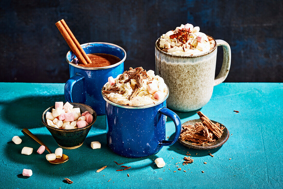 Heiße Schokolade mit Baileys und Mini-Marshmallows