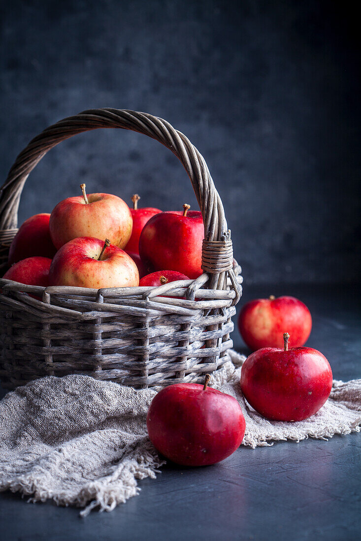 Frische rote Äpfel