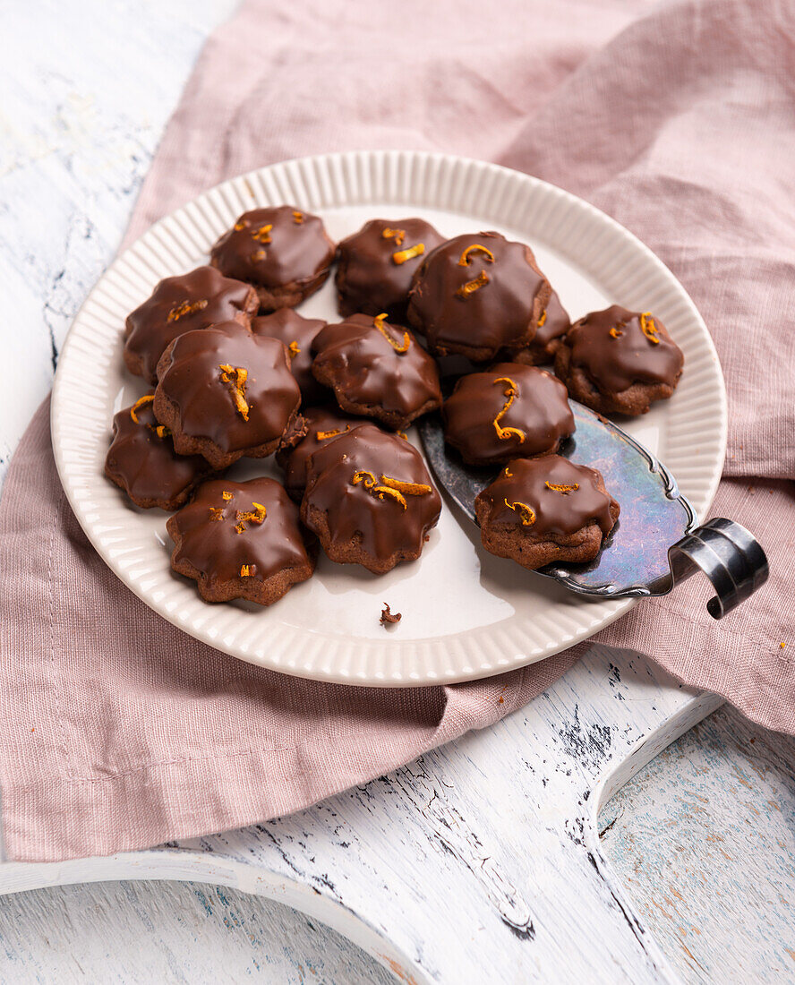 Vegan chocolate-orange biscuits with nougat glaze