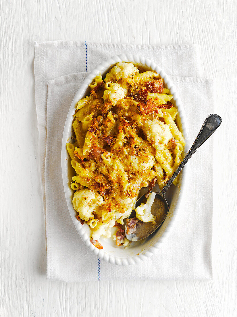 Cauliflower and bacon noodles au gratin