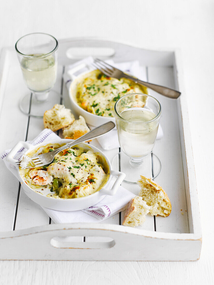 Cheese gratin with seafood