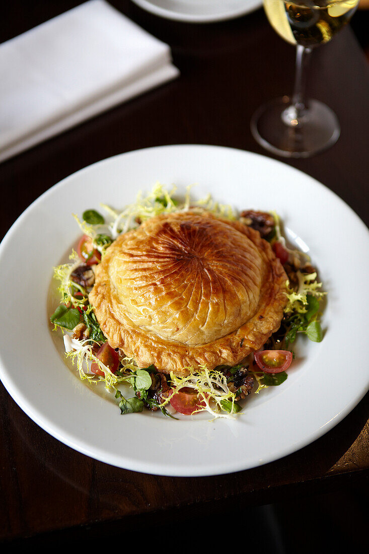 Pithivier pie with artichoke and Beaufort cheese