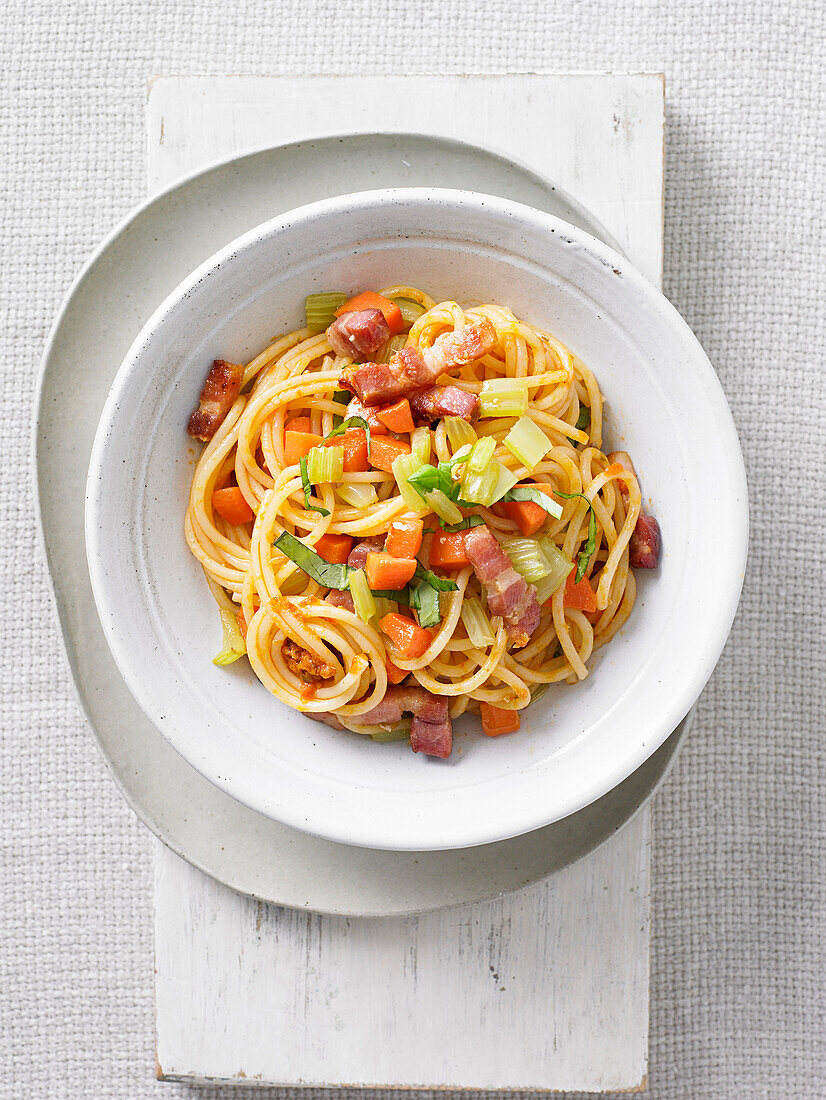 Spaghetti mit Speck-Bolognese