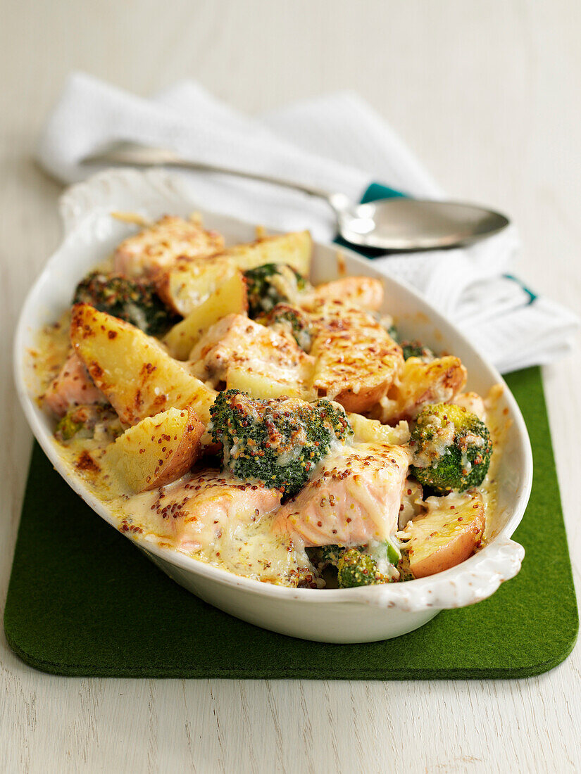 Salmon and broccoli casserole