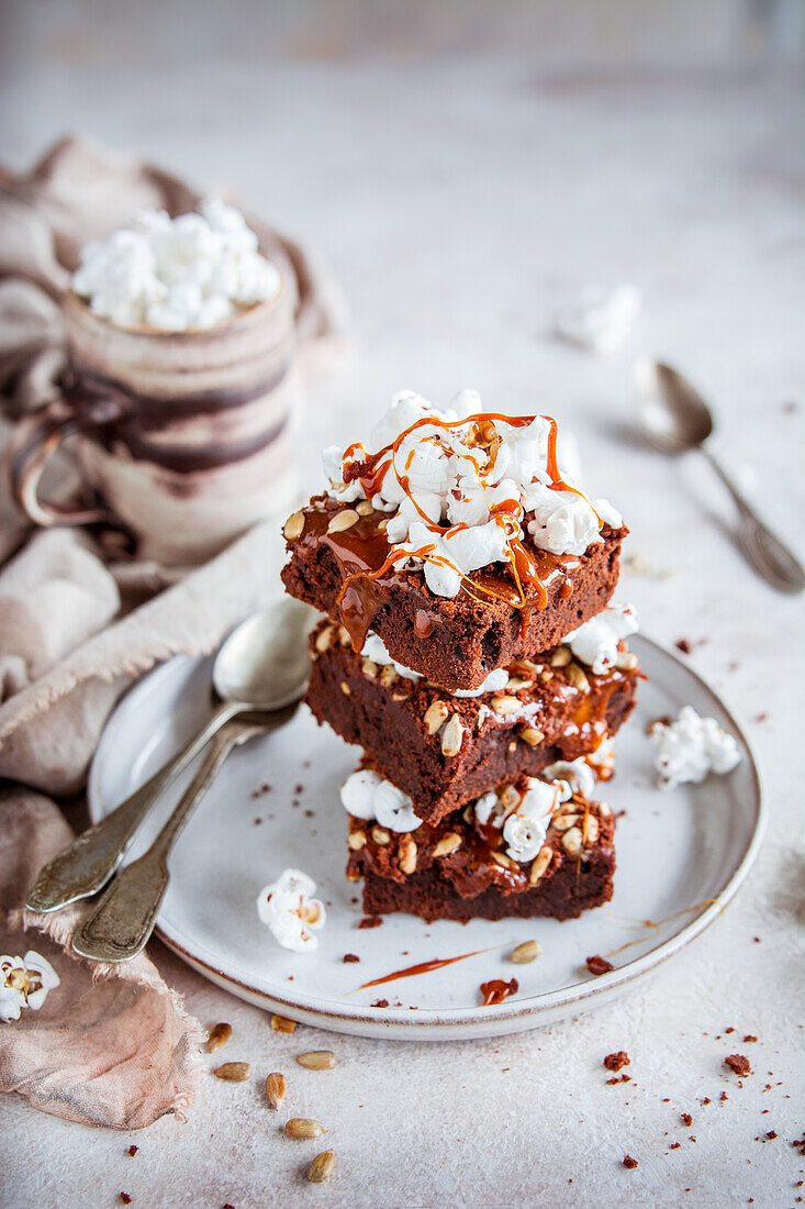 Brownie with salted caramel and popcorn