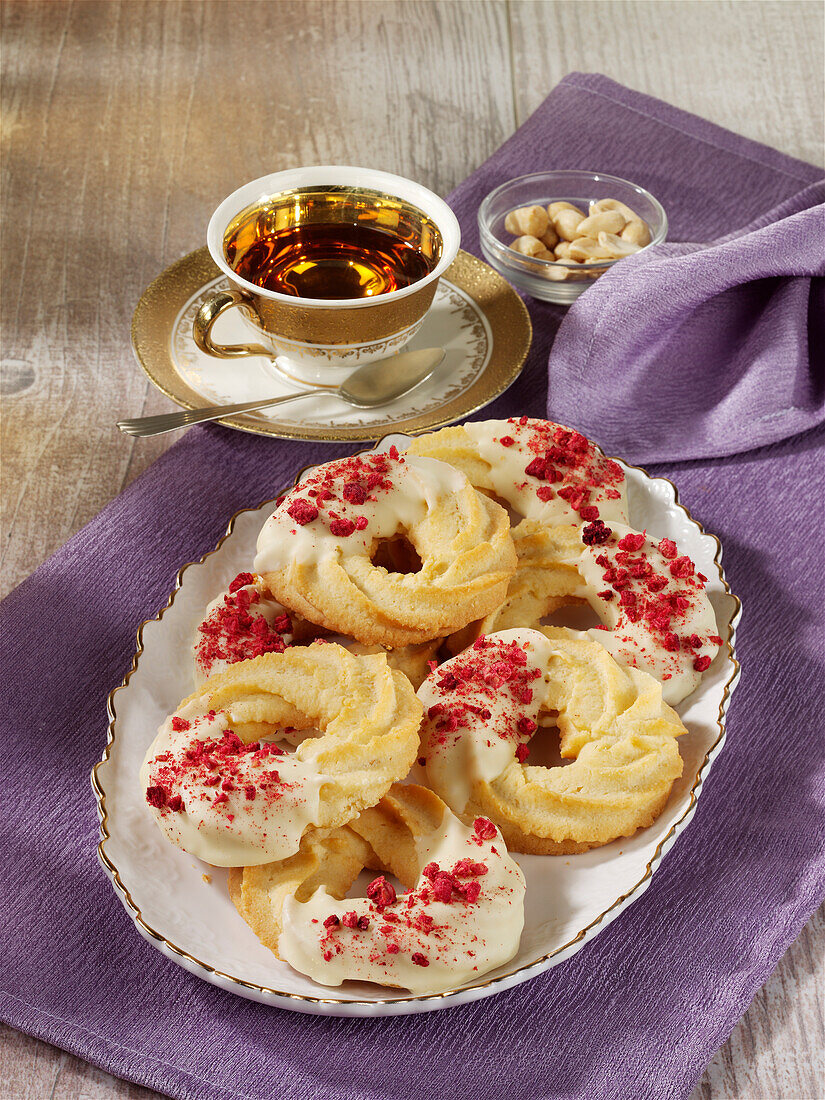 Erdnusskringel im Himbeermantel