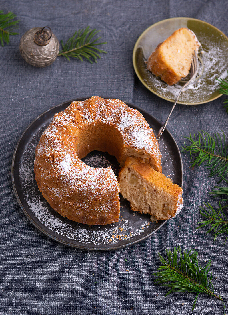 Veganer Birnen-Marzipan-Gugelhupf