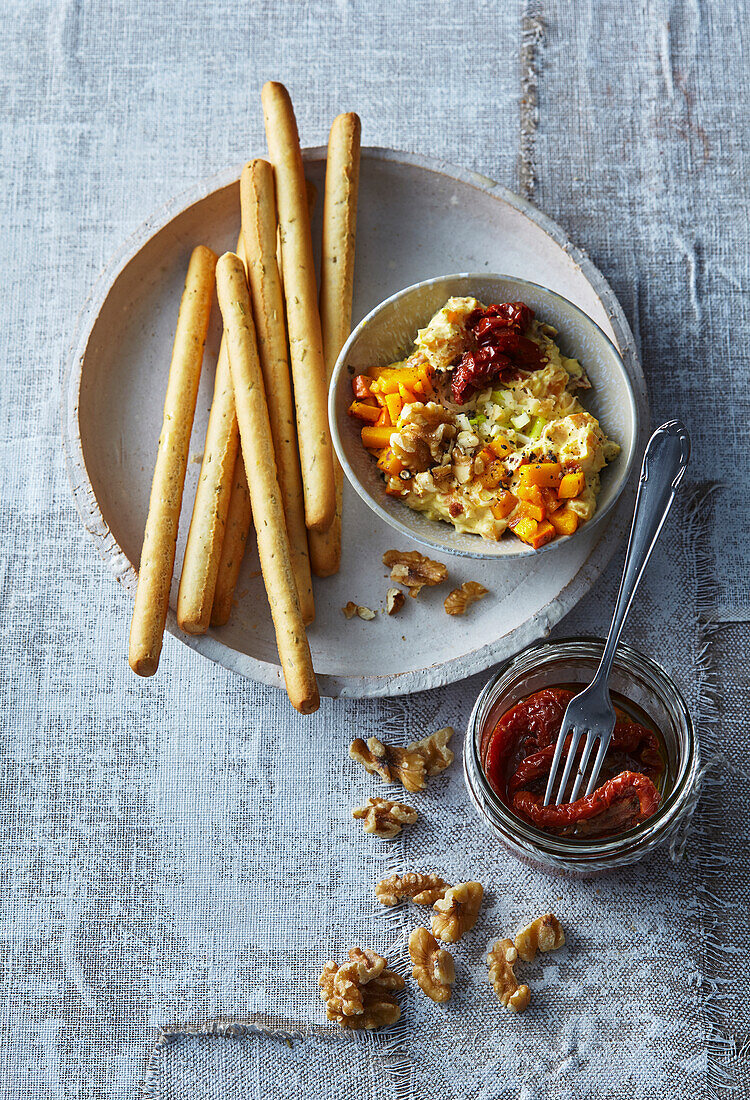 Kürbis-Quark-Dip mit Grissini