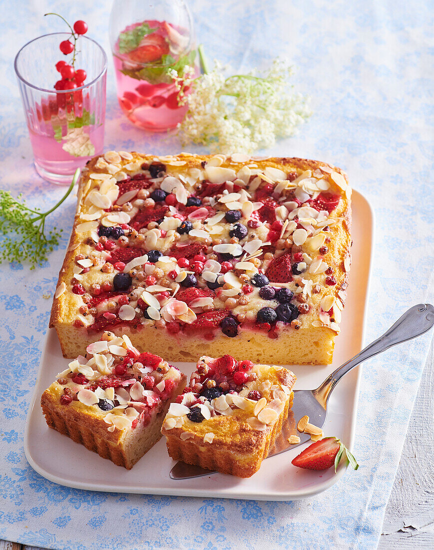 Grießkuchen mit Beeren