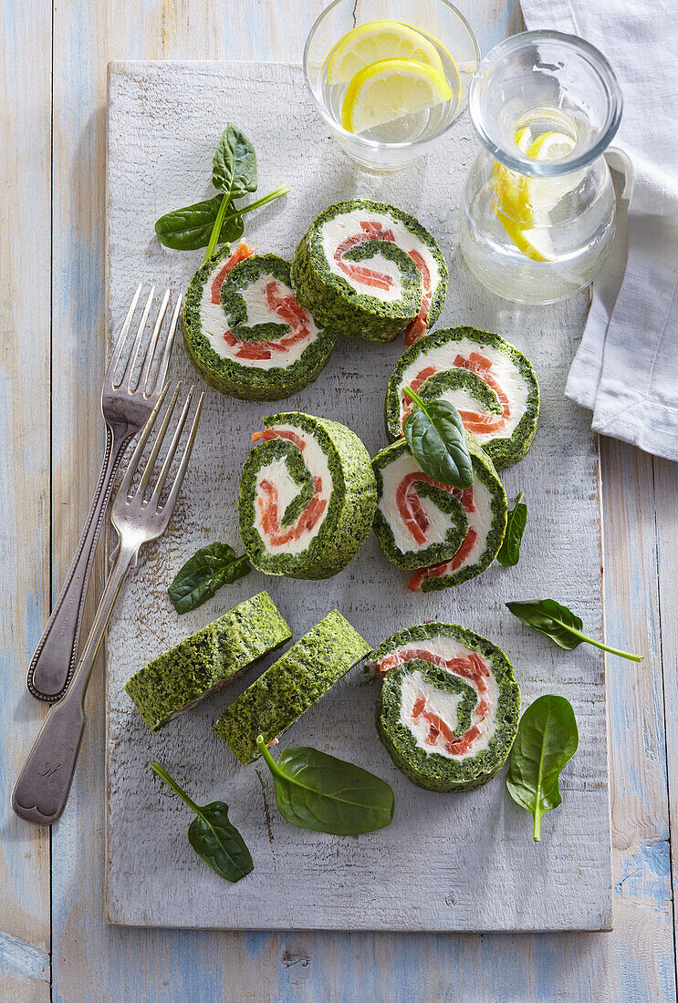 Spinach roll with salmon