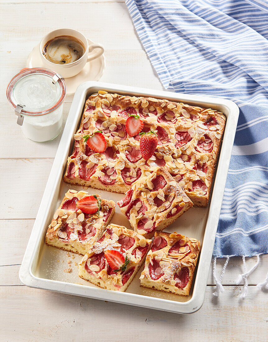 Strawberry traycake