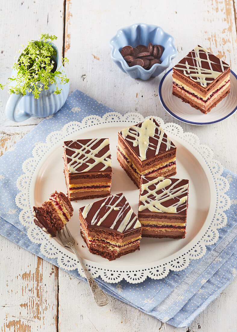 Chocolate praline cake squares