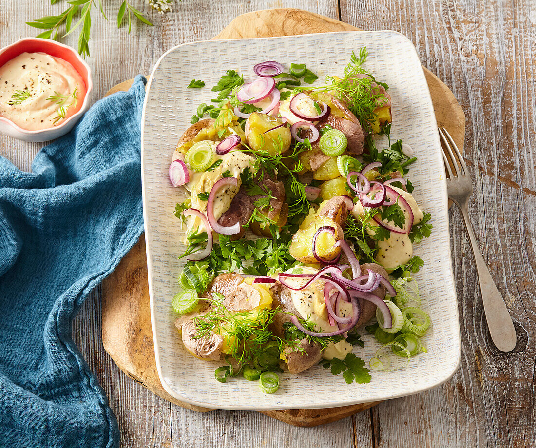Herb potato salad with red onions