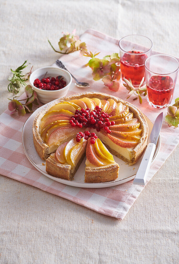 Birnenkuchen mit Preiselbeeren