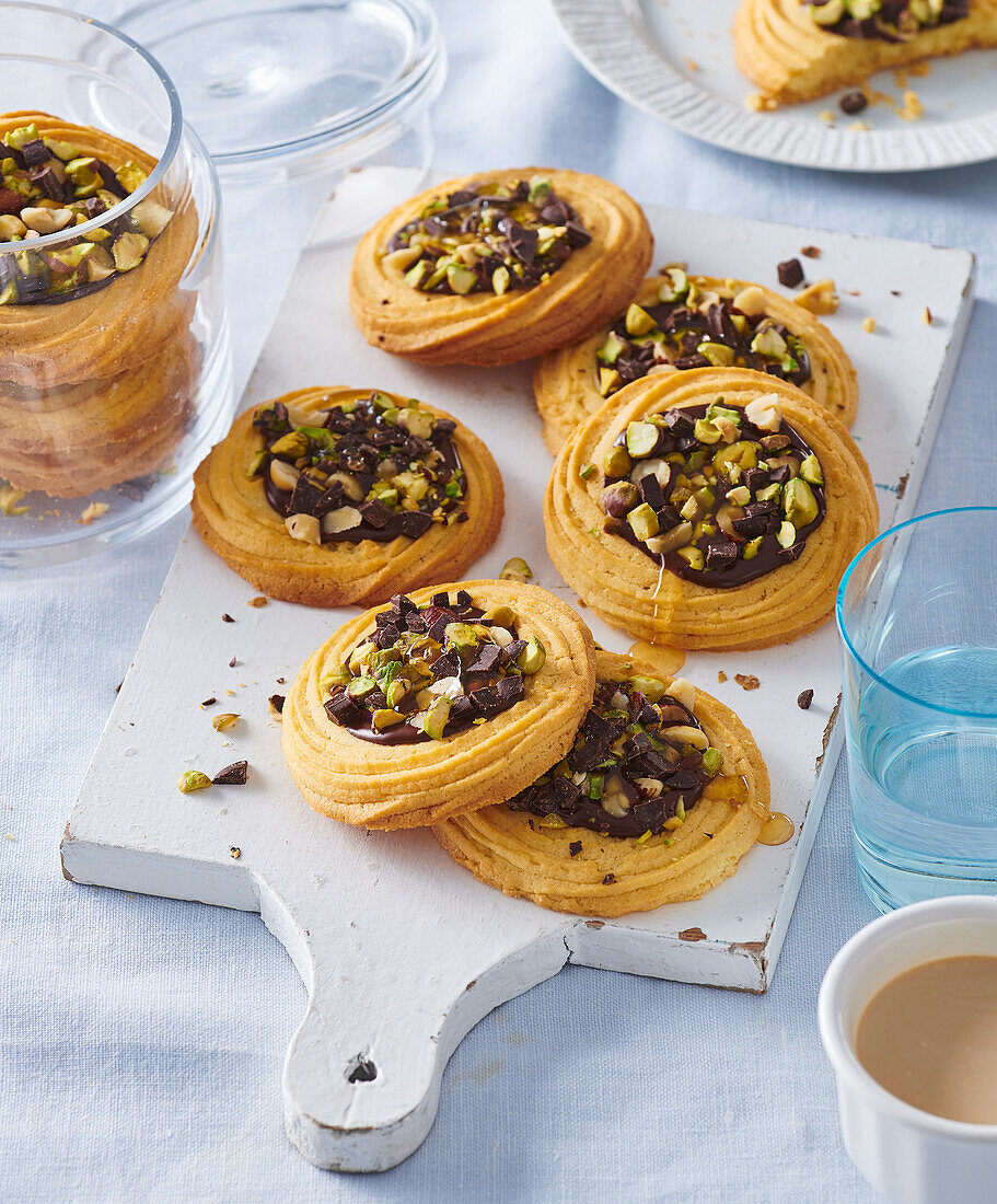 Pistachio cookies with dark chocolate