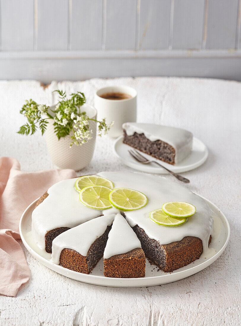 Mohnkuchen mit Limettenglasur