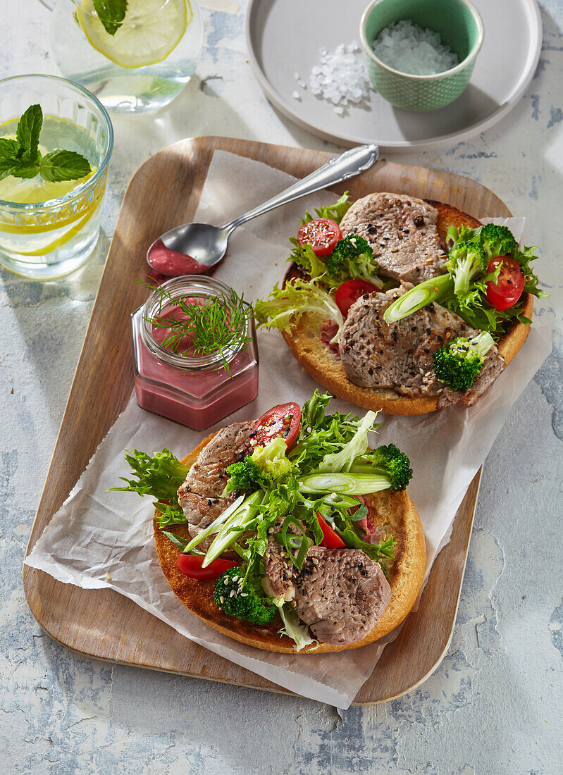 Pork fillet sandwich with broccoli