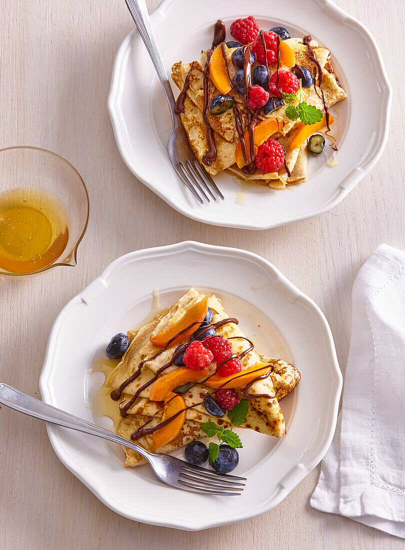 Crêpes with chocolate and fresh fruit