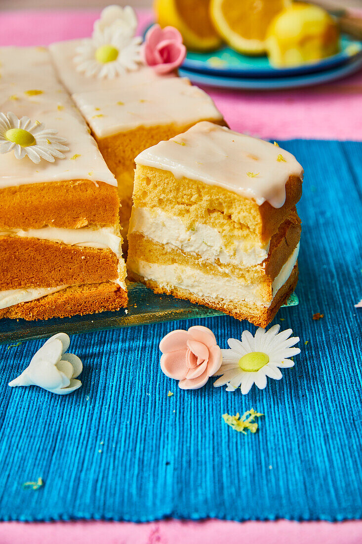 Lemon yoghurt cream cake