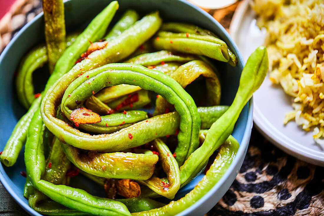 Sautéed green beans with garlic