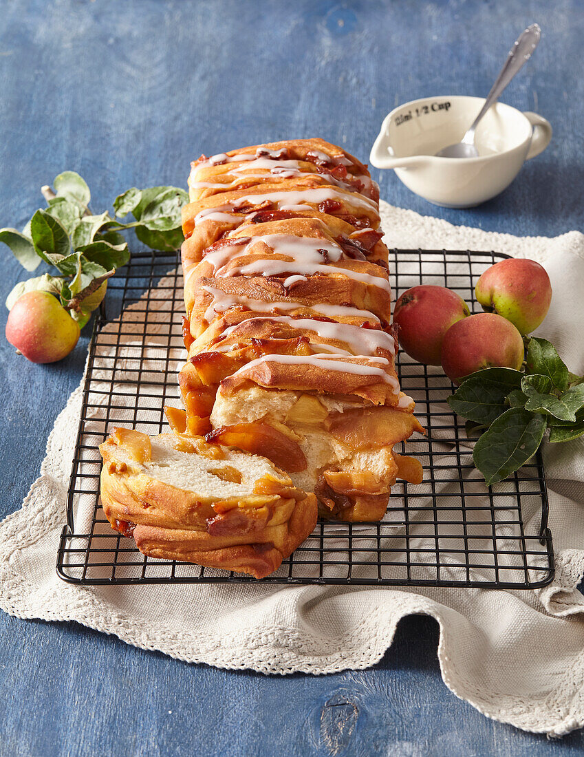 Apple yeast cake with icing