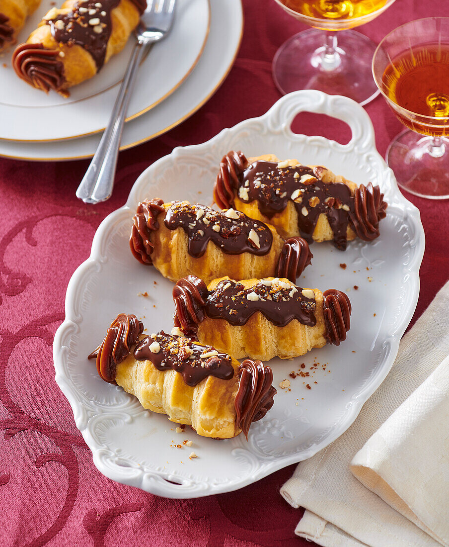 Pastry rolls with salted caramel cream
