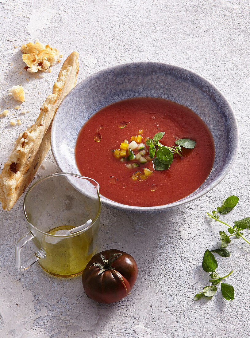 Pikante Tomaten-Gazpacho