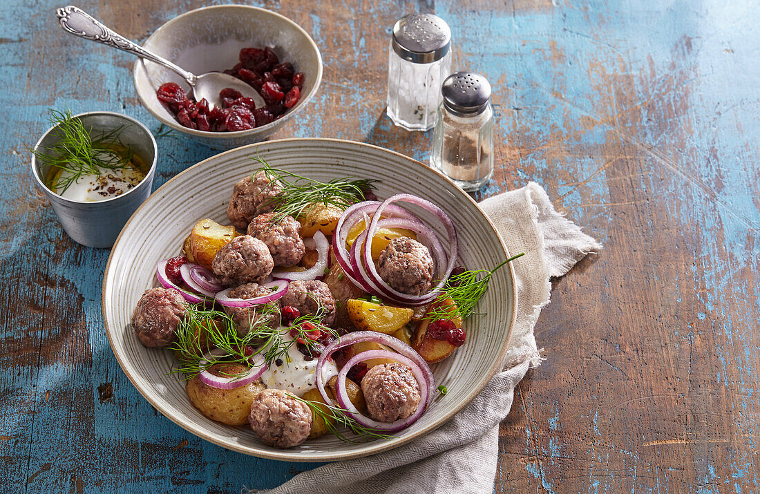 Scandinavian meatballs with potatoes and red onions