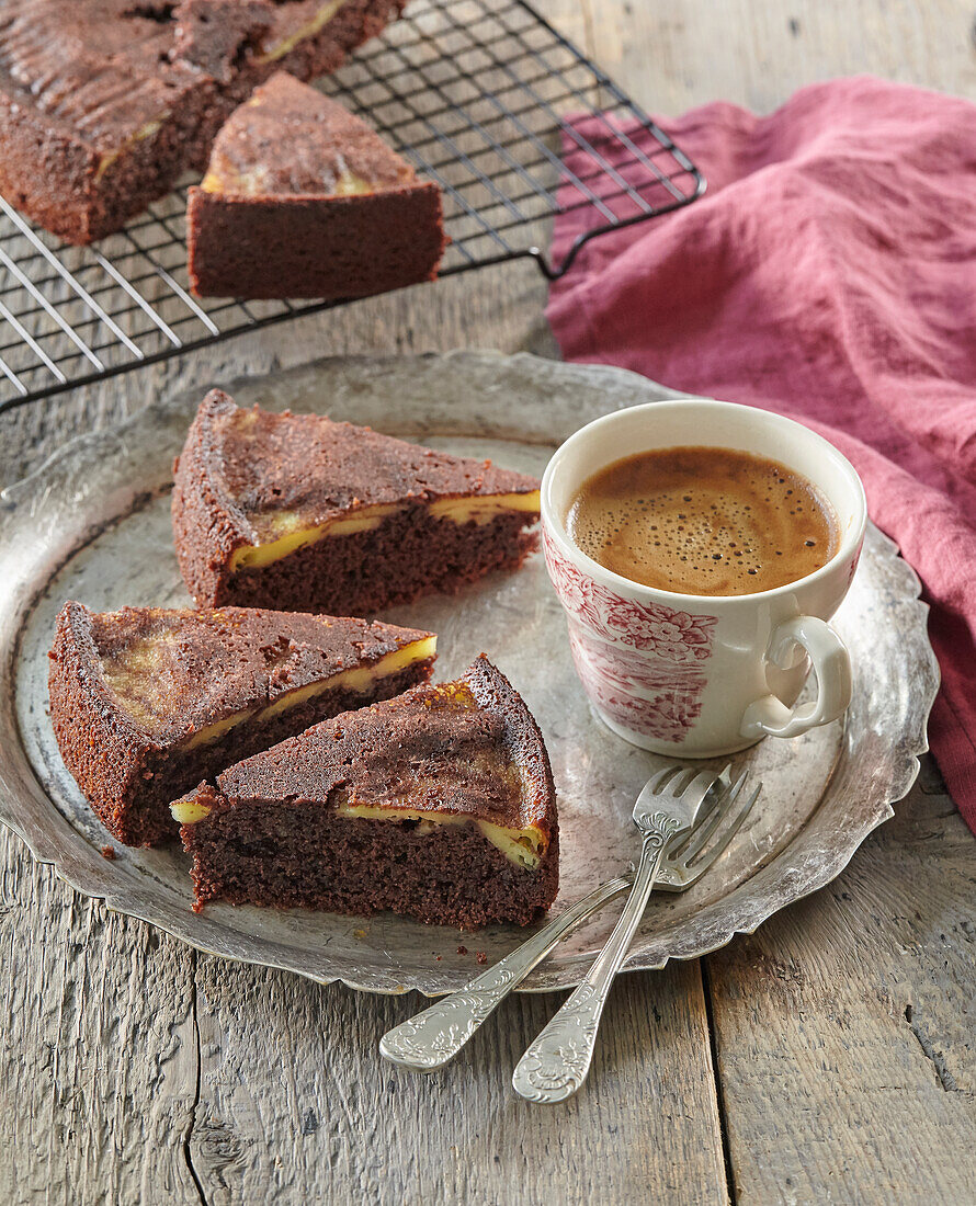 Schokoladenkuchen mit Vanillepudding