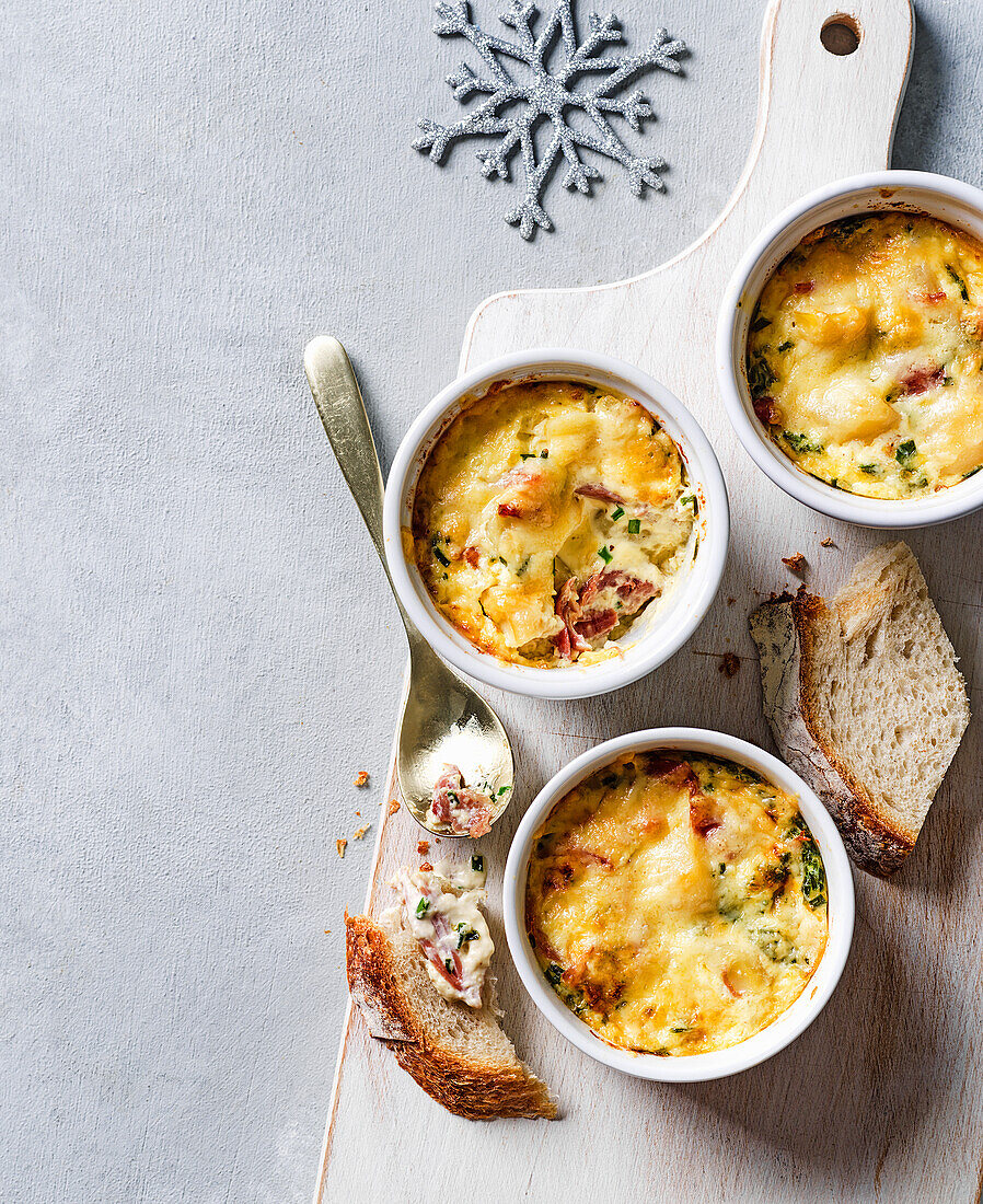 Ramekins with gratinated pork knuckle