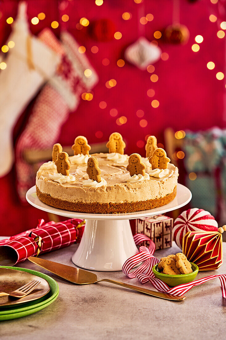 Cheesecake with gingerbread for Christmas
