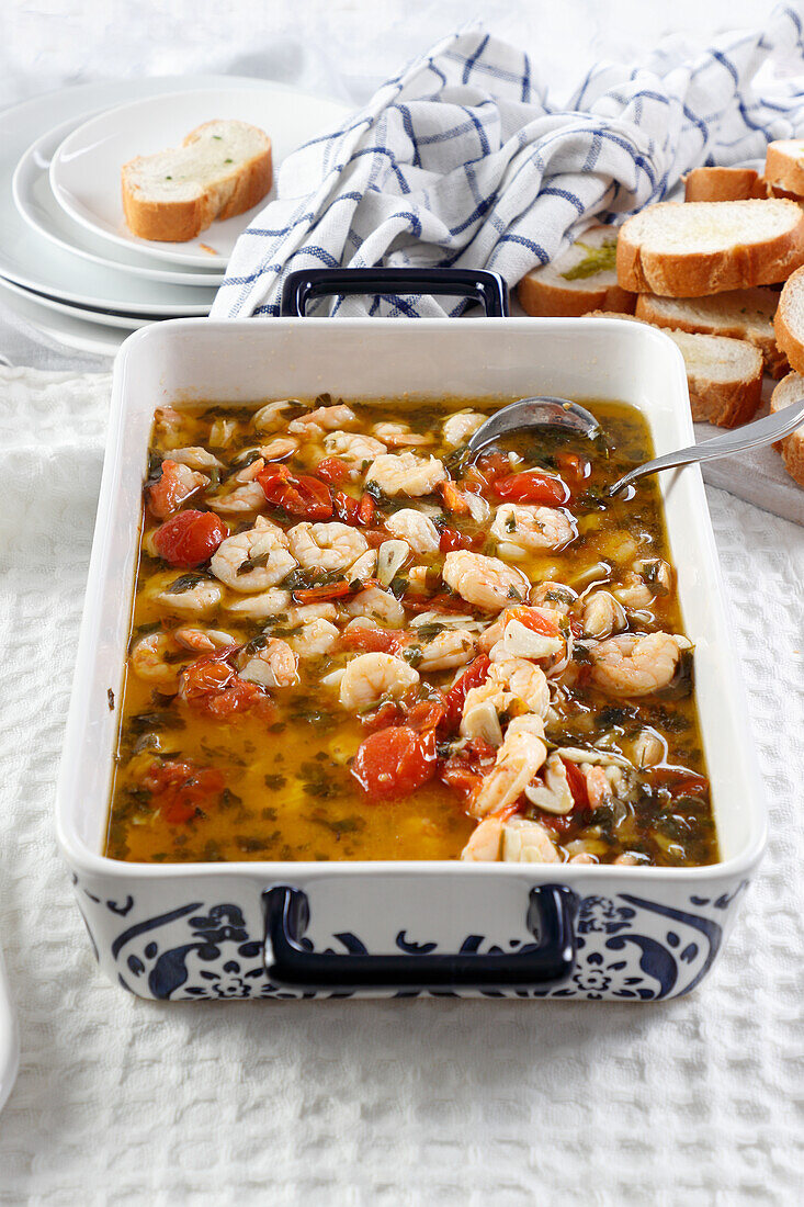 Marinierte Garnelen und Tomaten mit Wein und Olivenöl