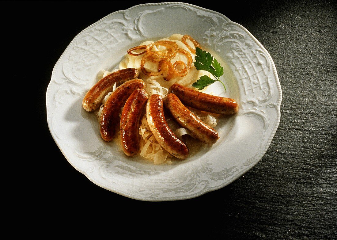 Nürnberger Würstchen mit Sauerkraut & Kartoffelpüree