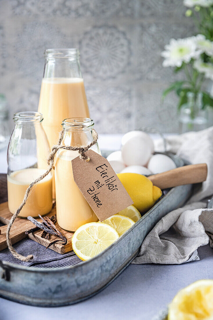 Selbstgemachter Zitronen-Eierlikör